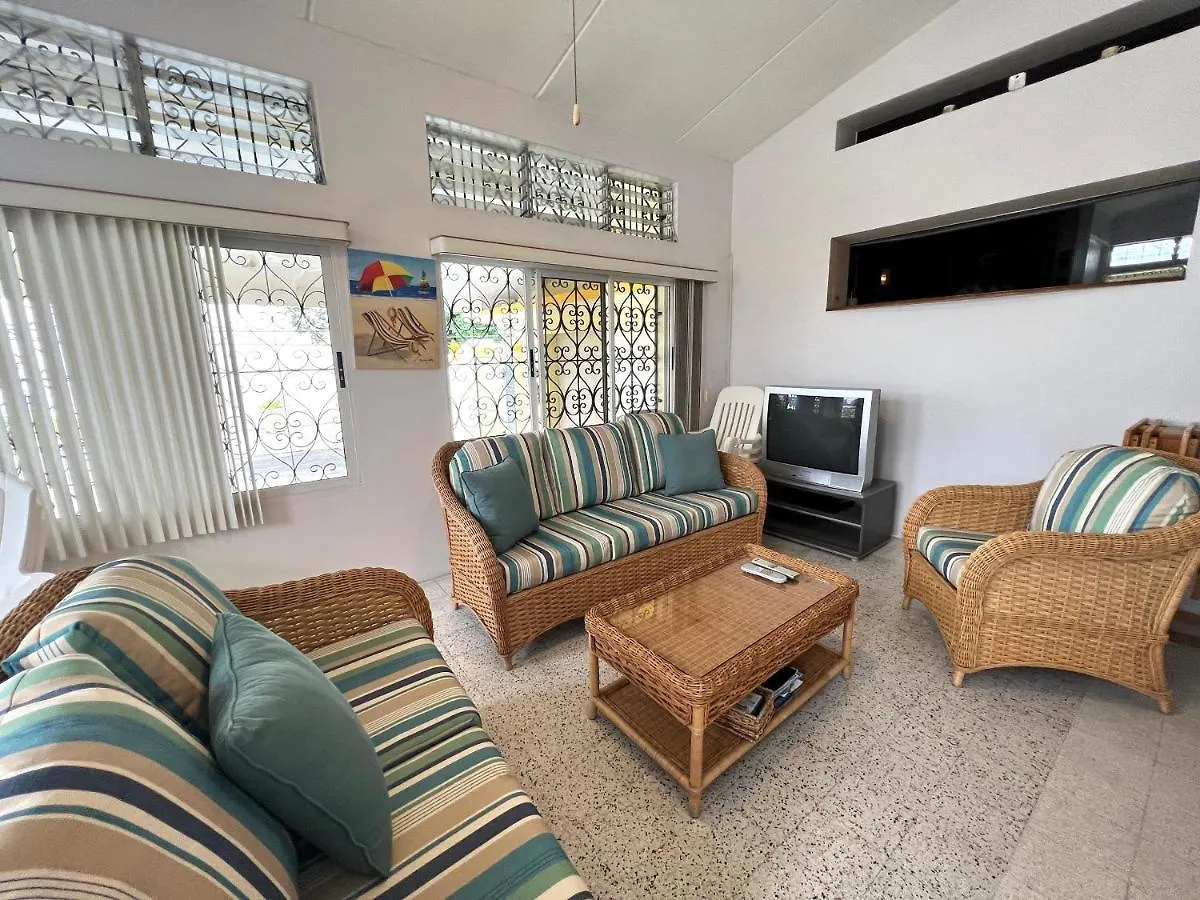 Seagaze Beach House Is Perfect For Family, A Few Steps To The Beach location